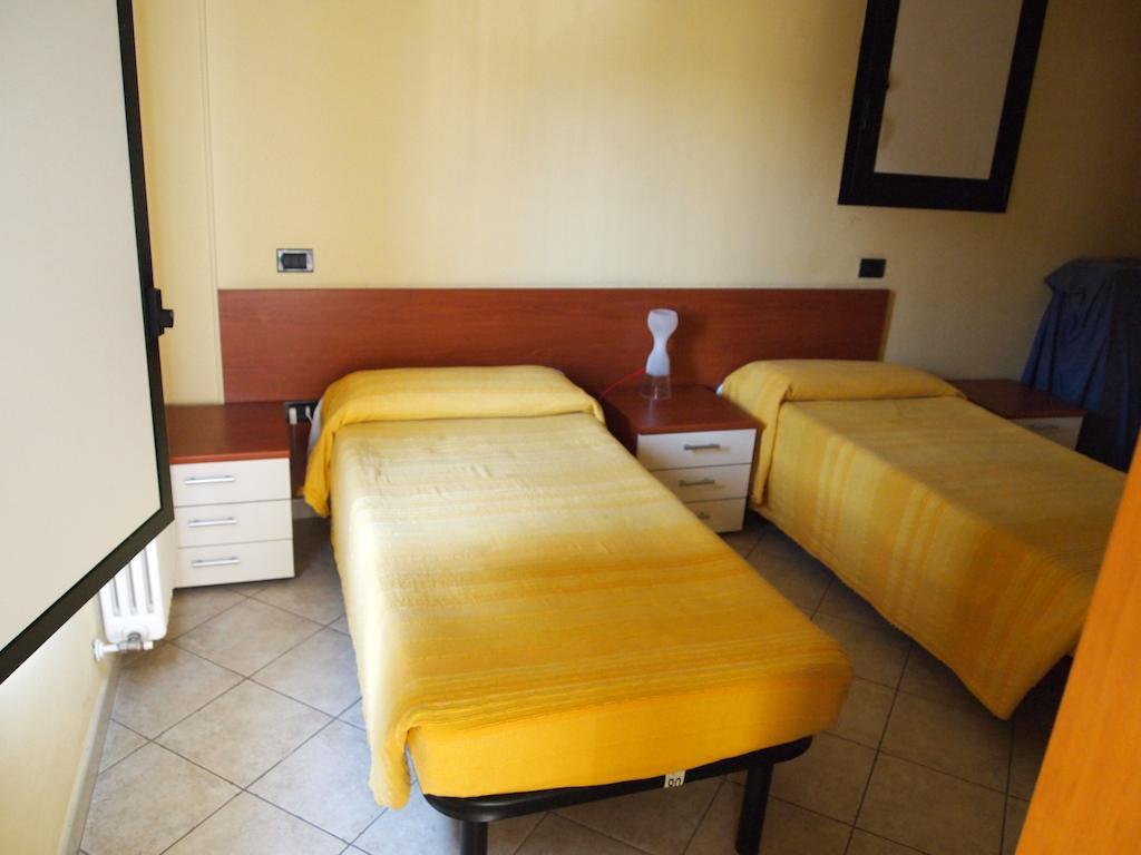 Caffetteria Dell'Angolo Hotel Borghetto Secondo Eksteriør billede