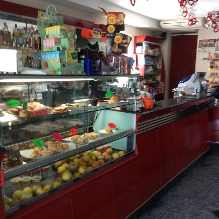 Caffetteria Dell'Angolo Hotel Borghetto Secondo Eksteriør billede